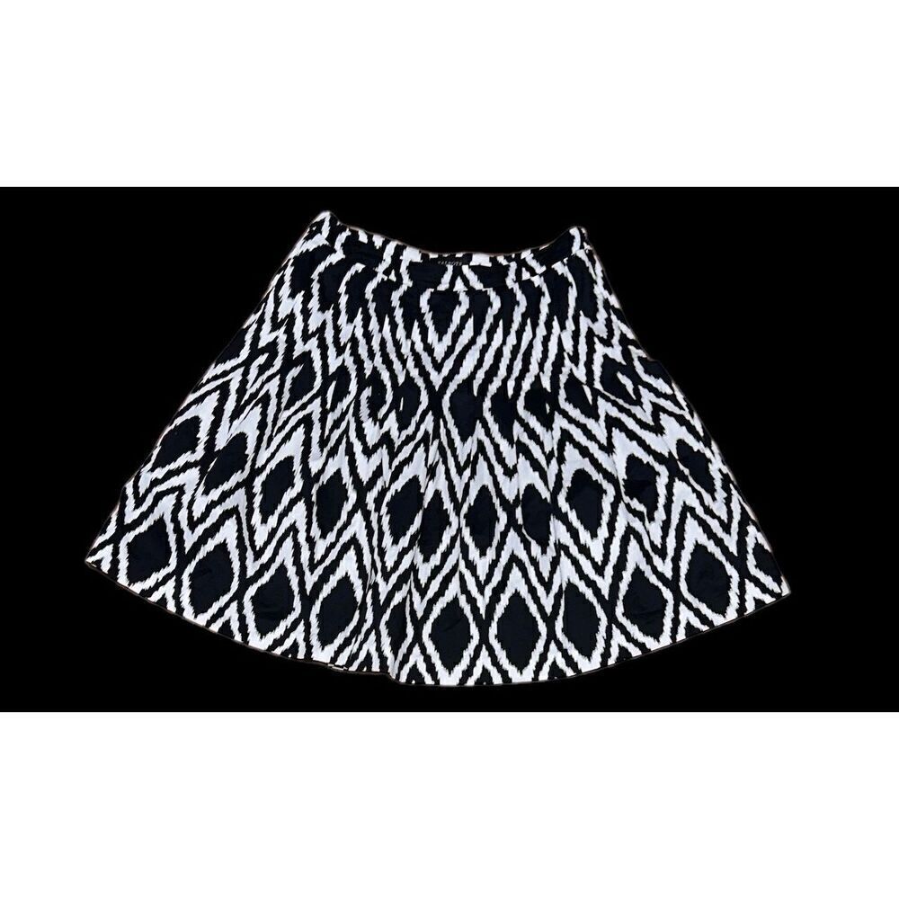 GREAT CONDITION Talbots Skirt Womens Size 10 Black White Geometric Knee Length F